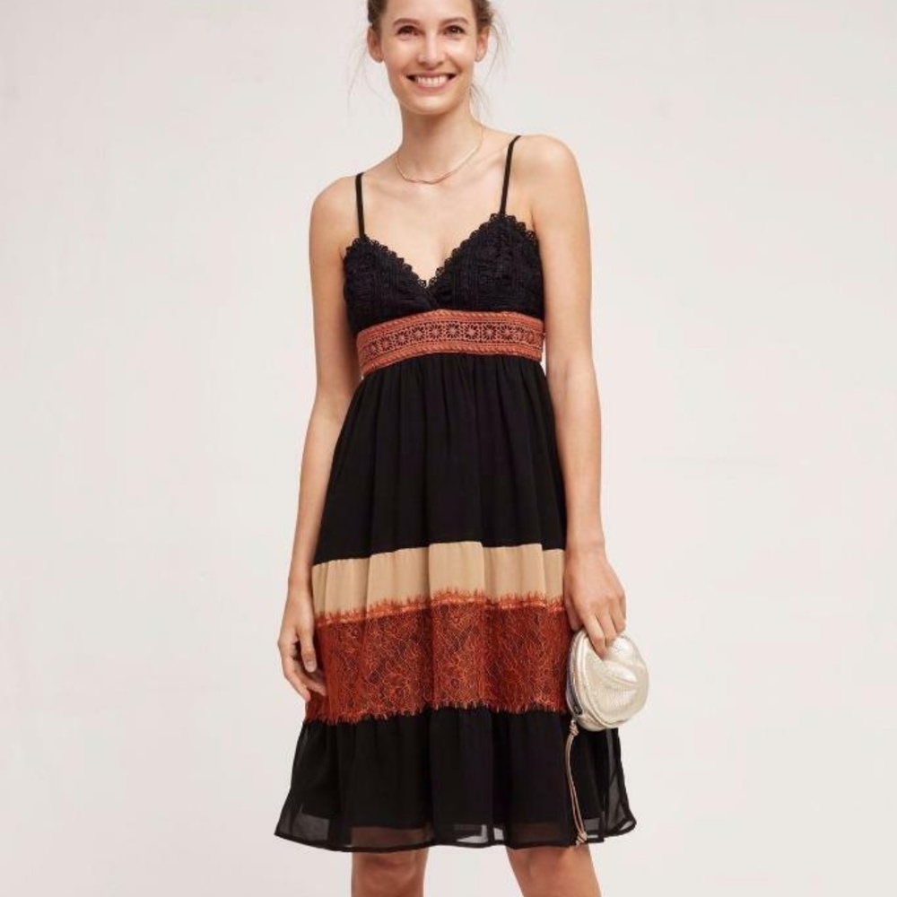 NWT HD in Paris Tiered Lace Dress Small